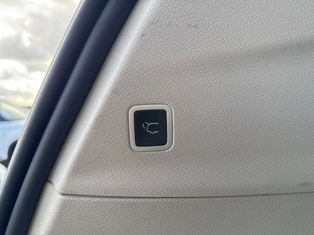 Used 2023 Chrysler Pacifica Limited image 10