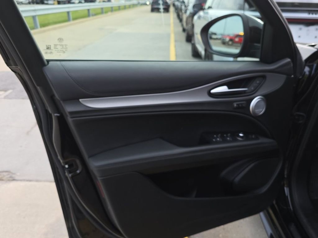 Used 2024 Alfa Romeo Stelvio Veloce AWD/4WD image 8