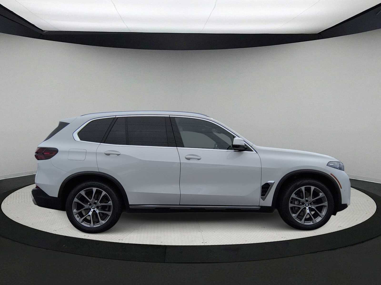 Certified 2024 BMW X5 xDrive40i w/ Executive Package AWD/4WD image 9