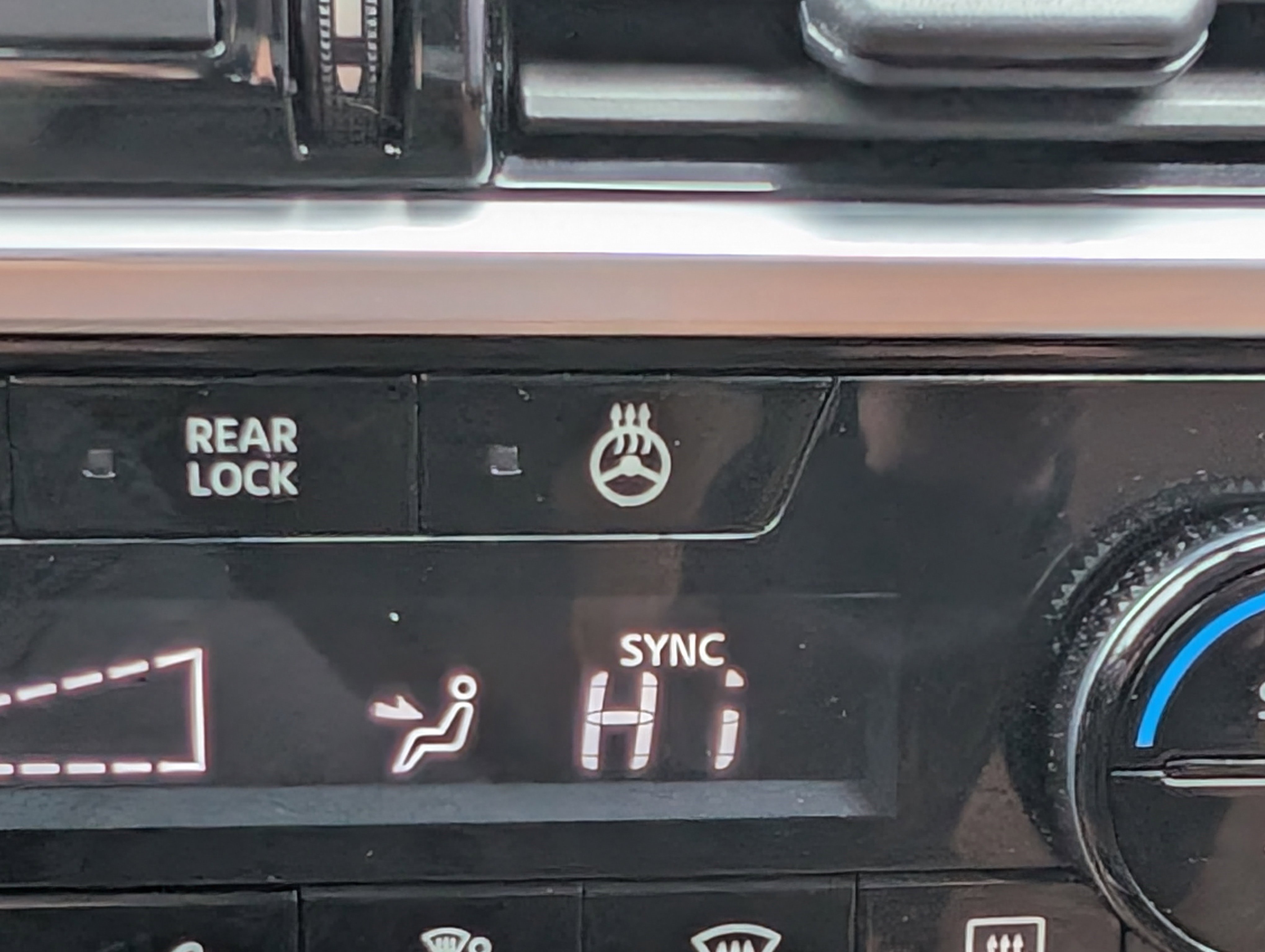 Used 2025 Nissan Pathfinder Platinum w/ Cargo Package image 34