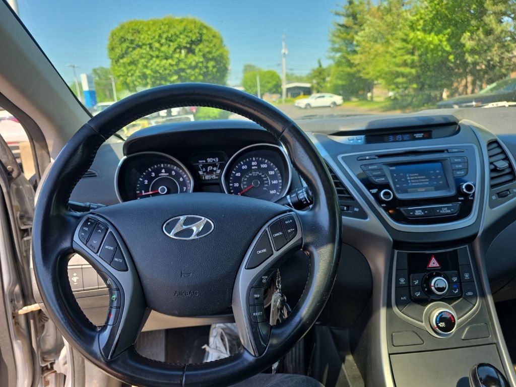 Used 2015 Hyundai Elantra SE w/ Option Group 03 FWD image 21