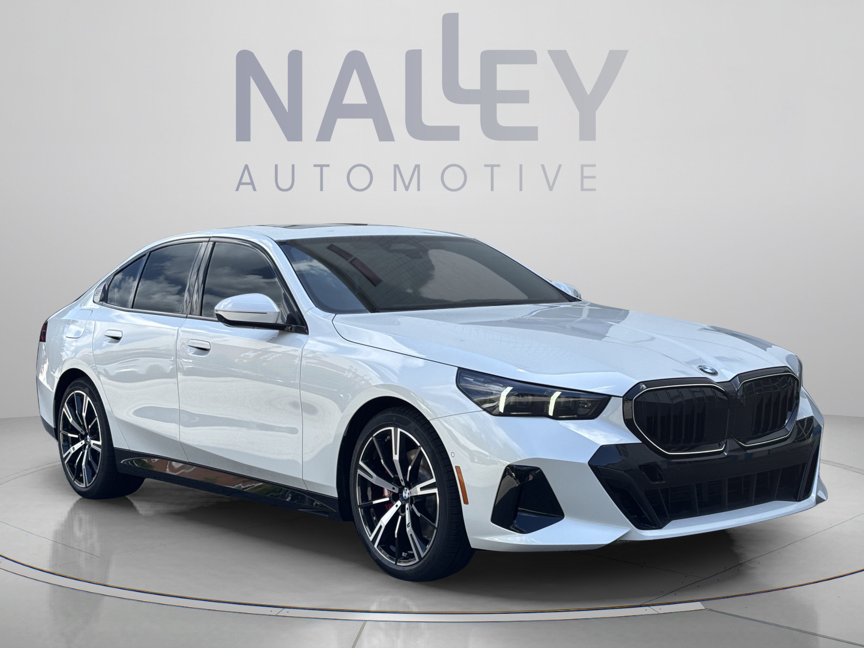 Used 2027 BMW 530i w/ M Sport Package RWD image 5