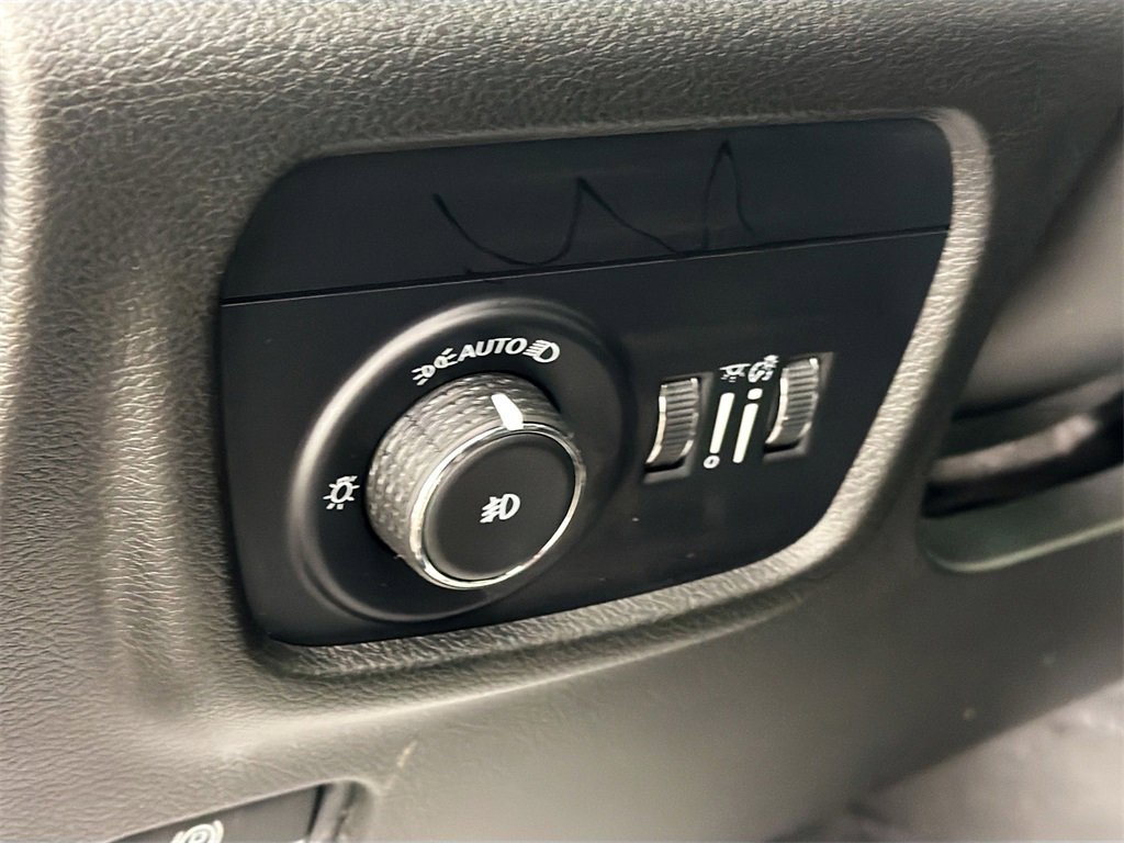 Used 2021 Jeep Grand Cherokee L Summit w/ Luxury Tech Group V image 10