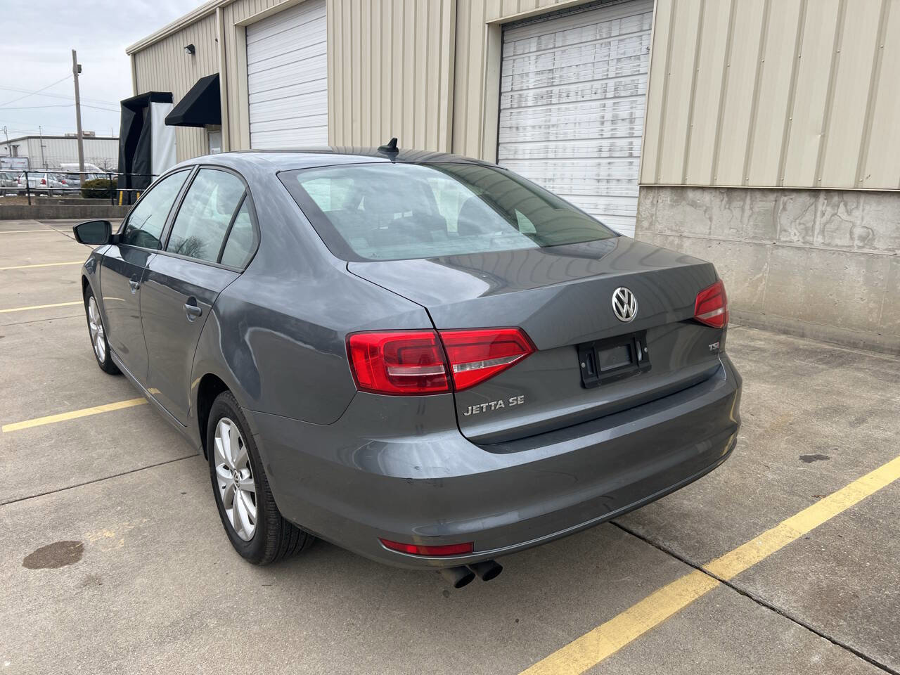 Used 2015 Volkswagen Jetta SE FWD image 2