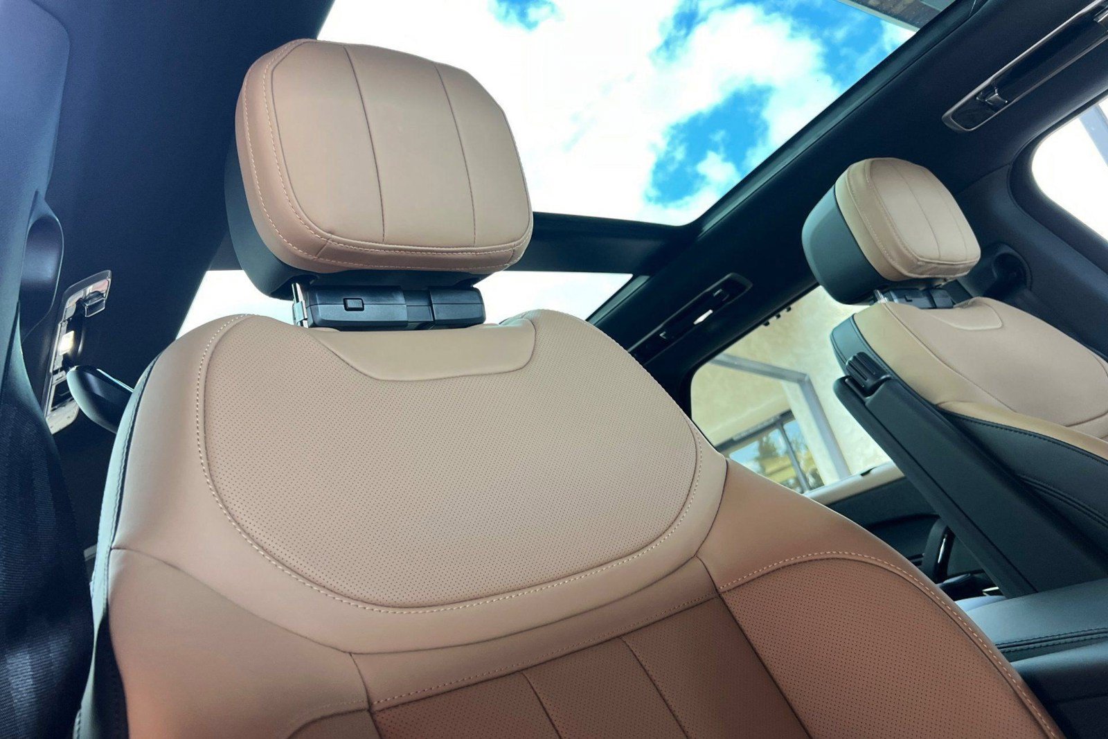 New 2026 Land Rover Range Rover Sport Dynamic SE AWD/4WD image 19