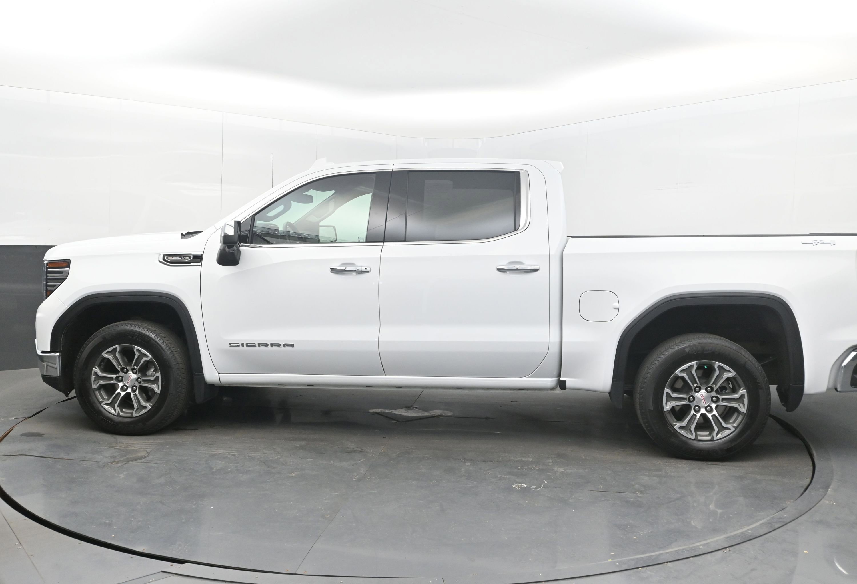 Used 2025 GMC Sierra 1500 SLT image 5