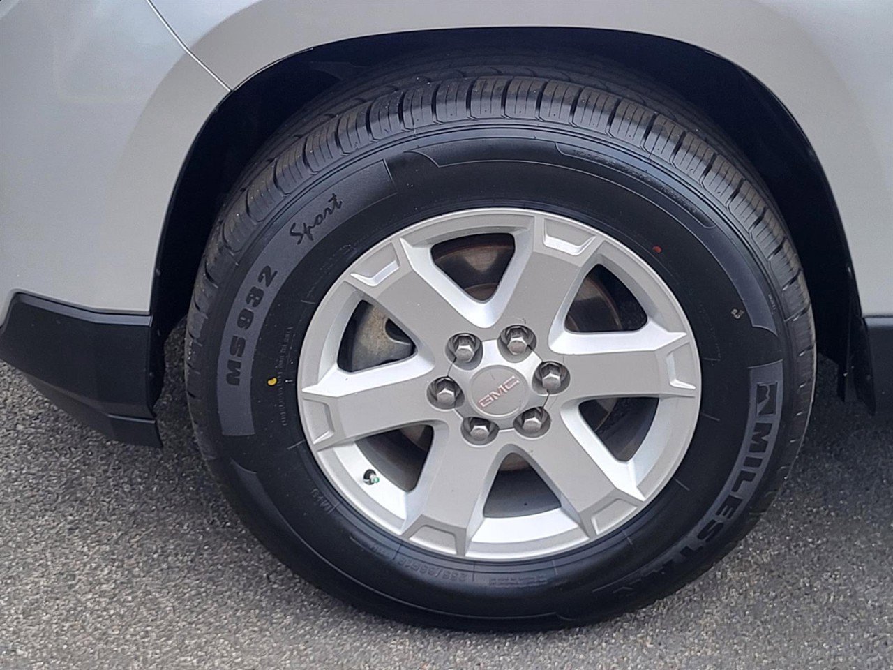 Used 2015 GMC Acadia SLE image 8