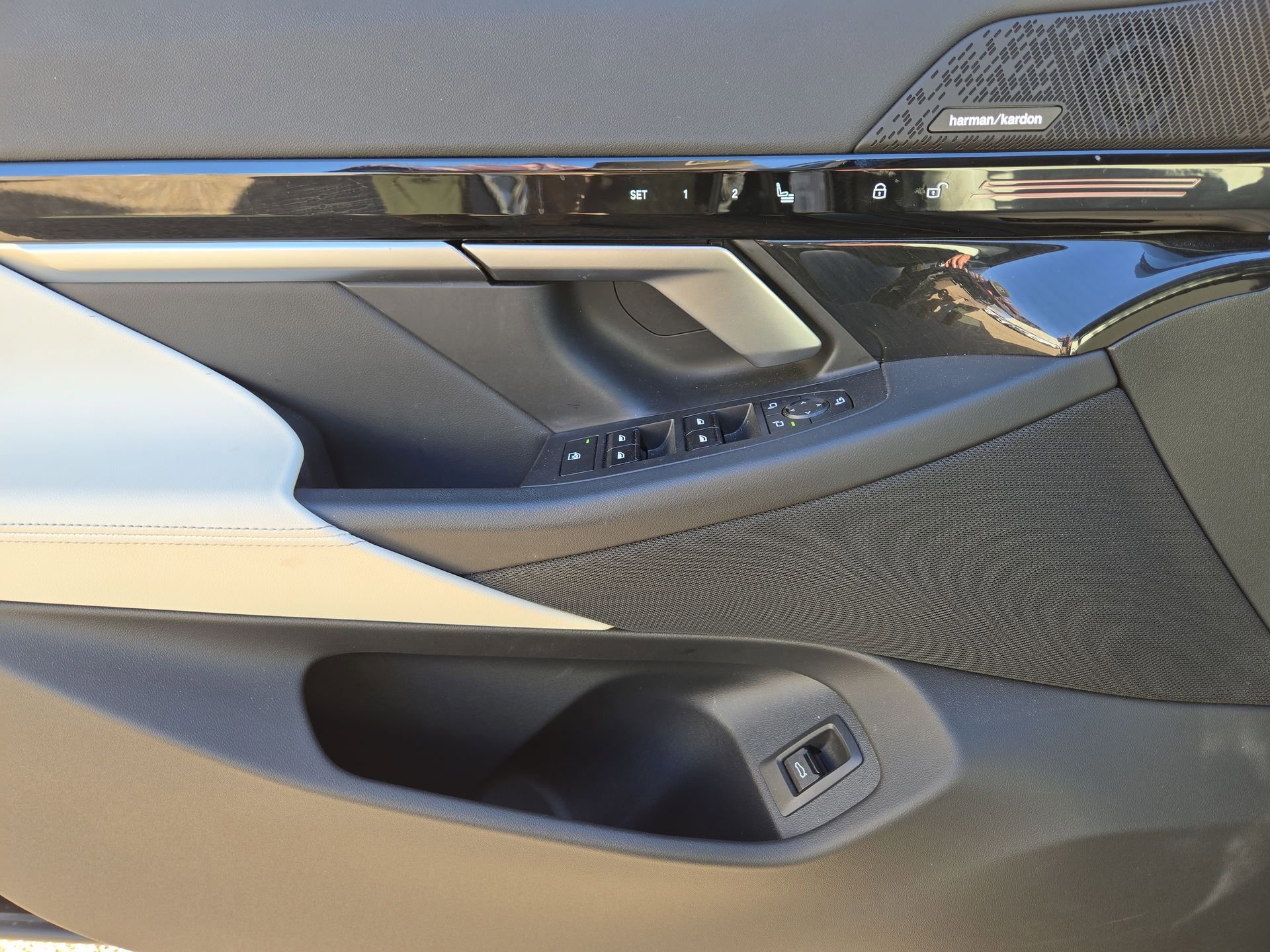 Used 2024 BMW 530i xDrive w/ Premium Package image 15