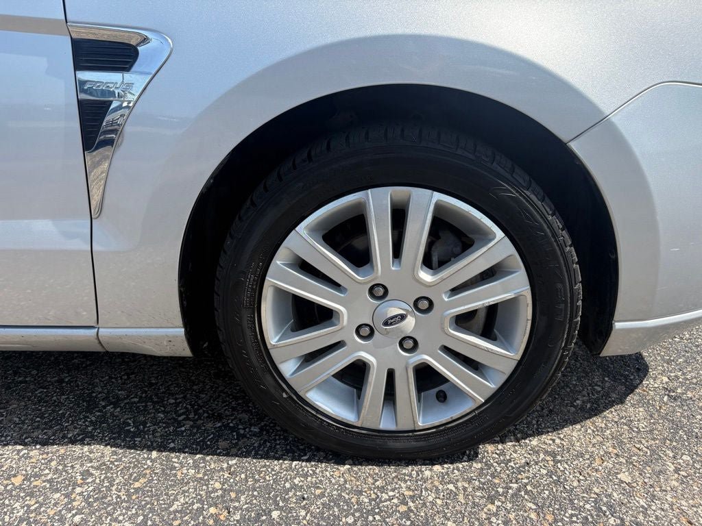 Used 2009 Ford Focus SEL FWD image 6