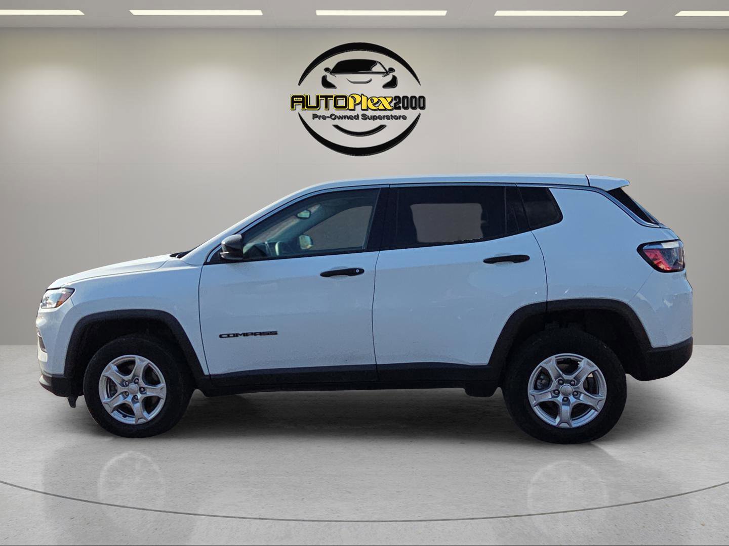 Used 2022 Jeep Compass Sport image 4