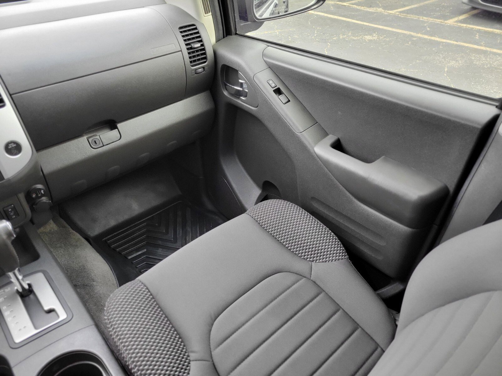 Used 2018 Nissan Frontier PRO-4X image 16