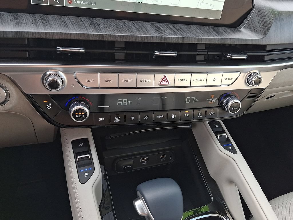 Certified 2025 Kia Telluride EX w/ EX Captain's Chair Package AWD/4WD image 18