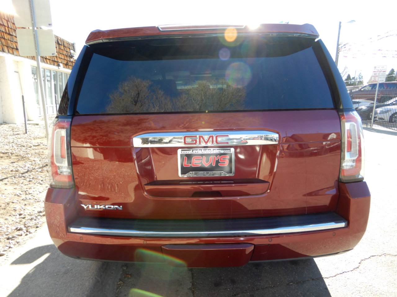 Used 2018 GMC Yukon Denali image 6