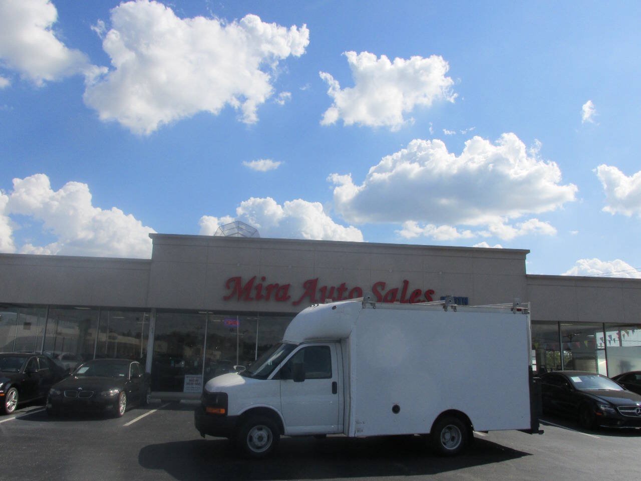 Used 2014 Chevrolet Express 3500 RWD image 1