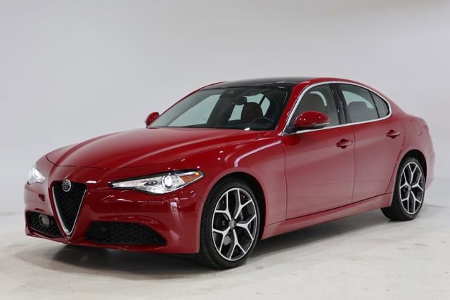 Used 2020 Alfa Romeo Giulia Ti w/ Active Blind Spot Package image 3