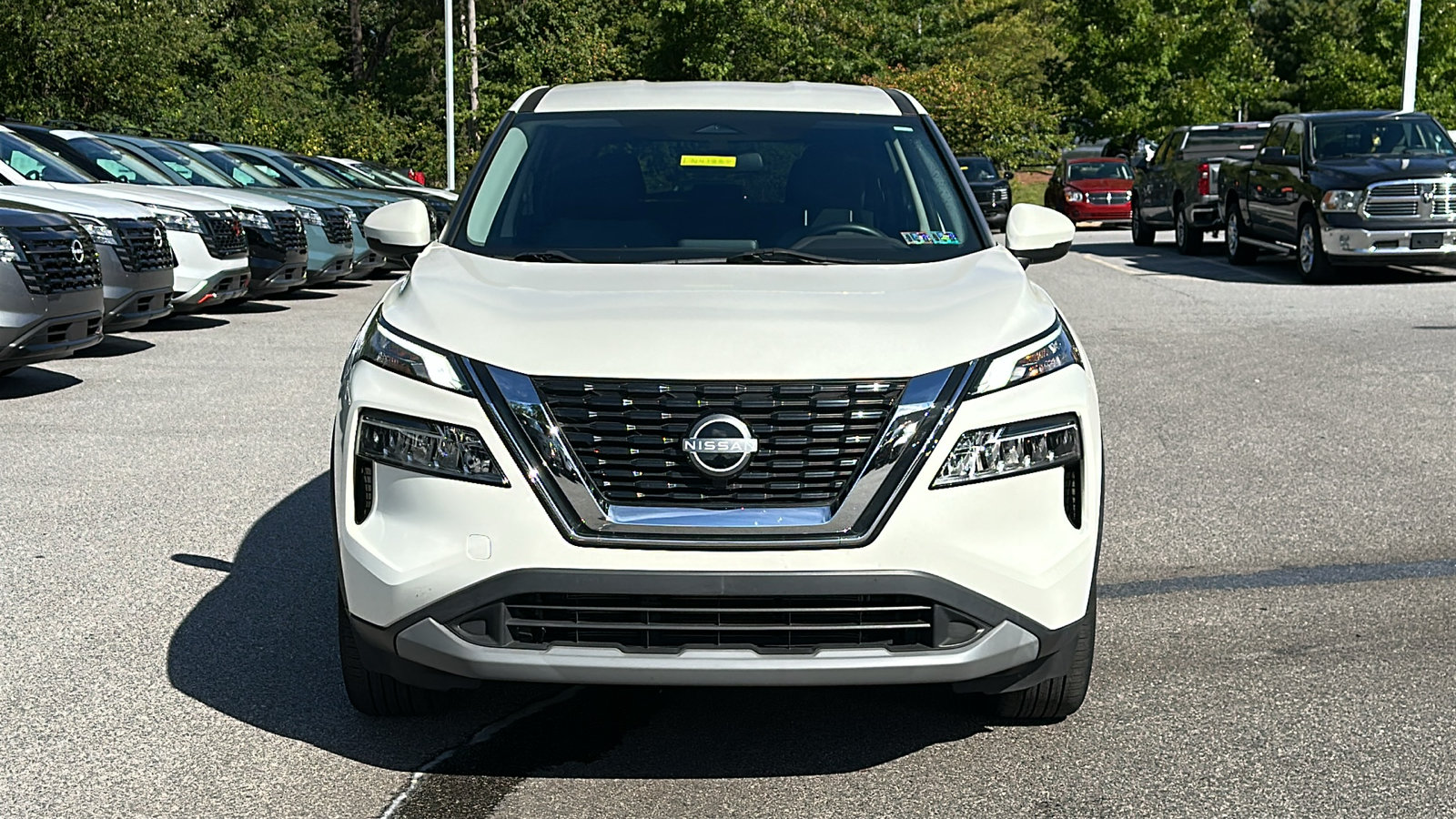 Used 2022 Nissan Rogue SV AWD/4WD image 3