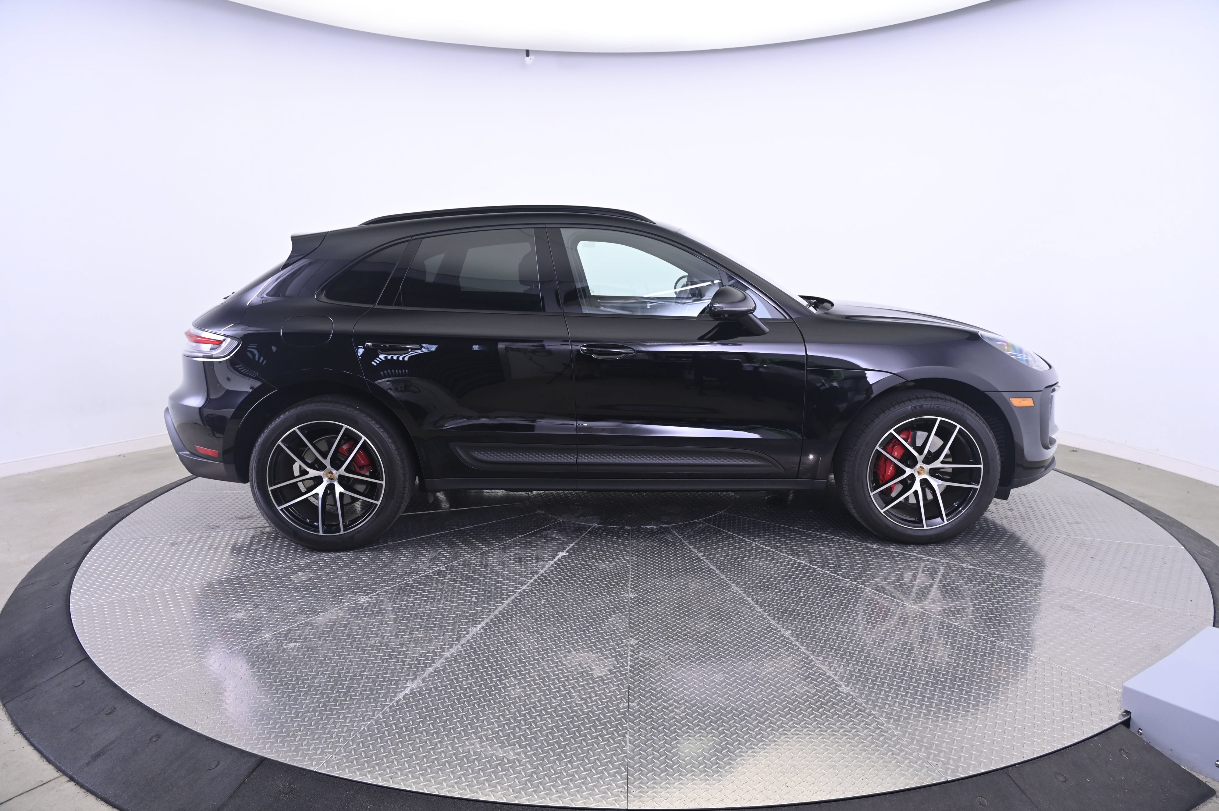 Certified 2024 Porsche Macan S AWD/4WD image 8