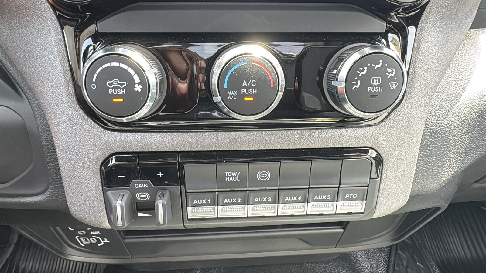 New 2026 RAM 3500 Tradesman AWD/4WD image 16
