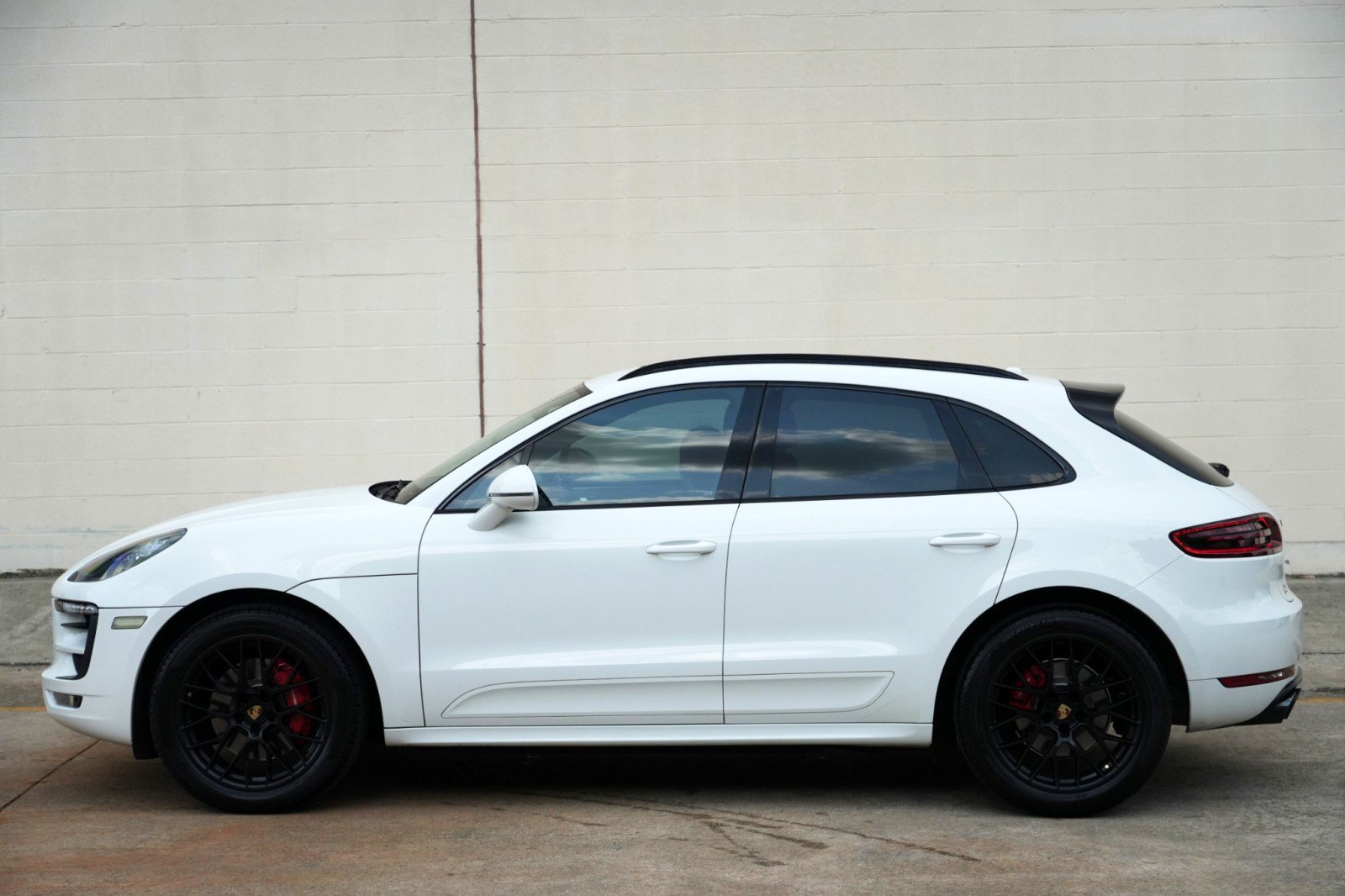 Used 2018 Porsche Macan GTS w/ Premium Package Plus AWD/4WD image 47
