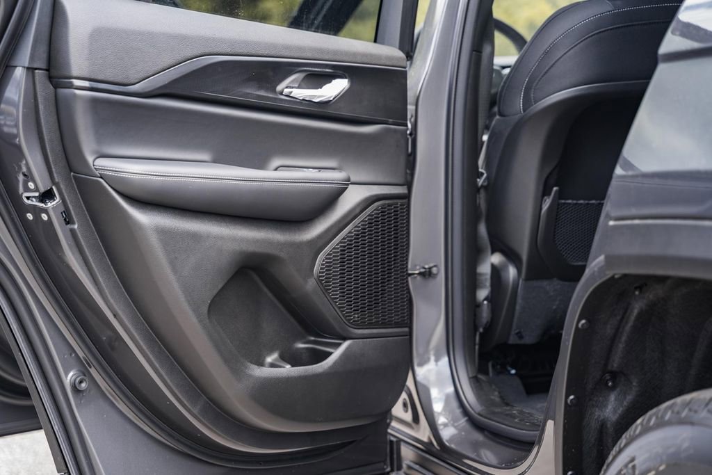 New 2025 Jeep Grand Cherokee Laredo X w/ Luxury Tech Group I image 34