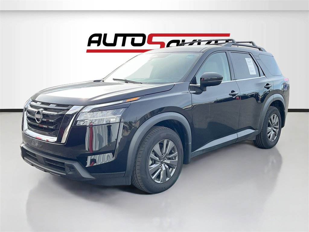 Used 2022 Nissan Pathfinder SV image 3