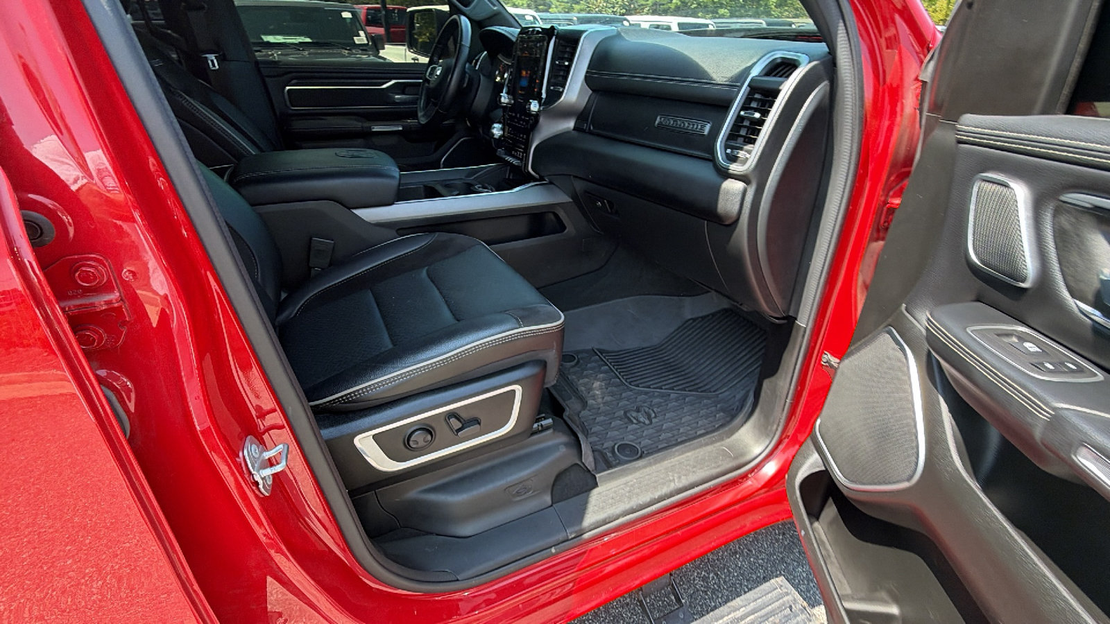 Used 2023 RAM 1500 Laramie AWD/4WD image 19