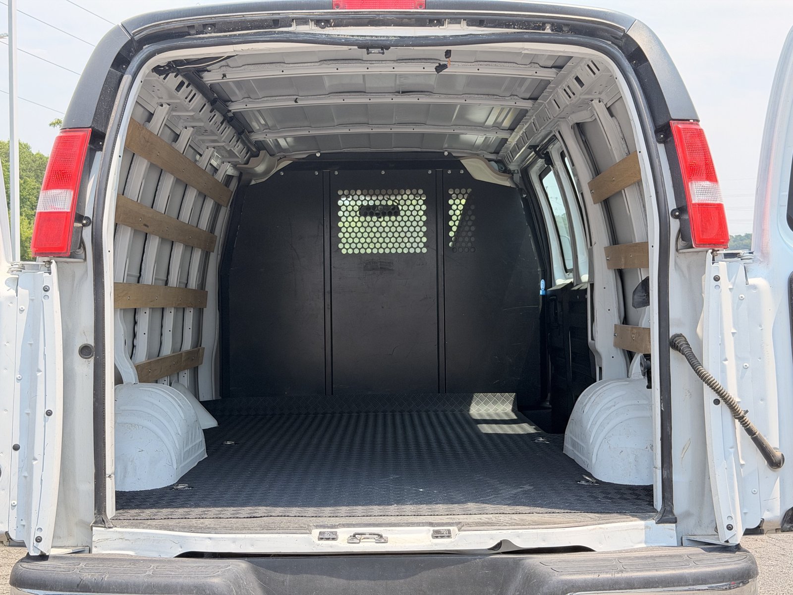 Used 2024 GMC Savana 2500 w/ Driver Convenience Package RWD image 32