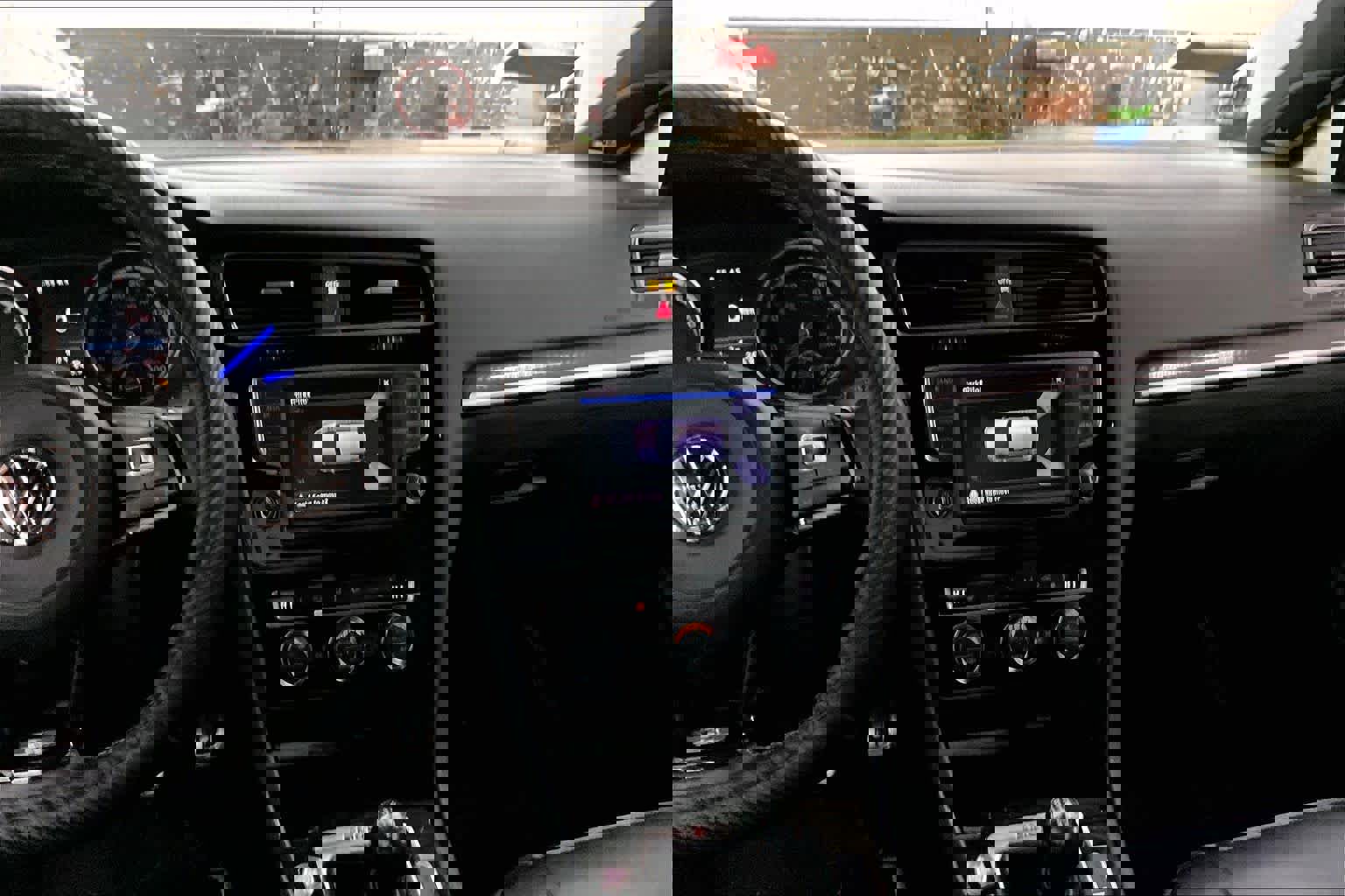 Used 2017 Volkswagen Golf R 4-Door image 9