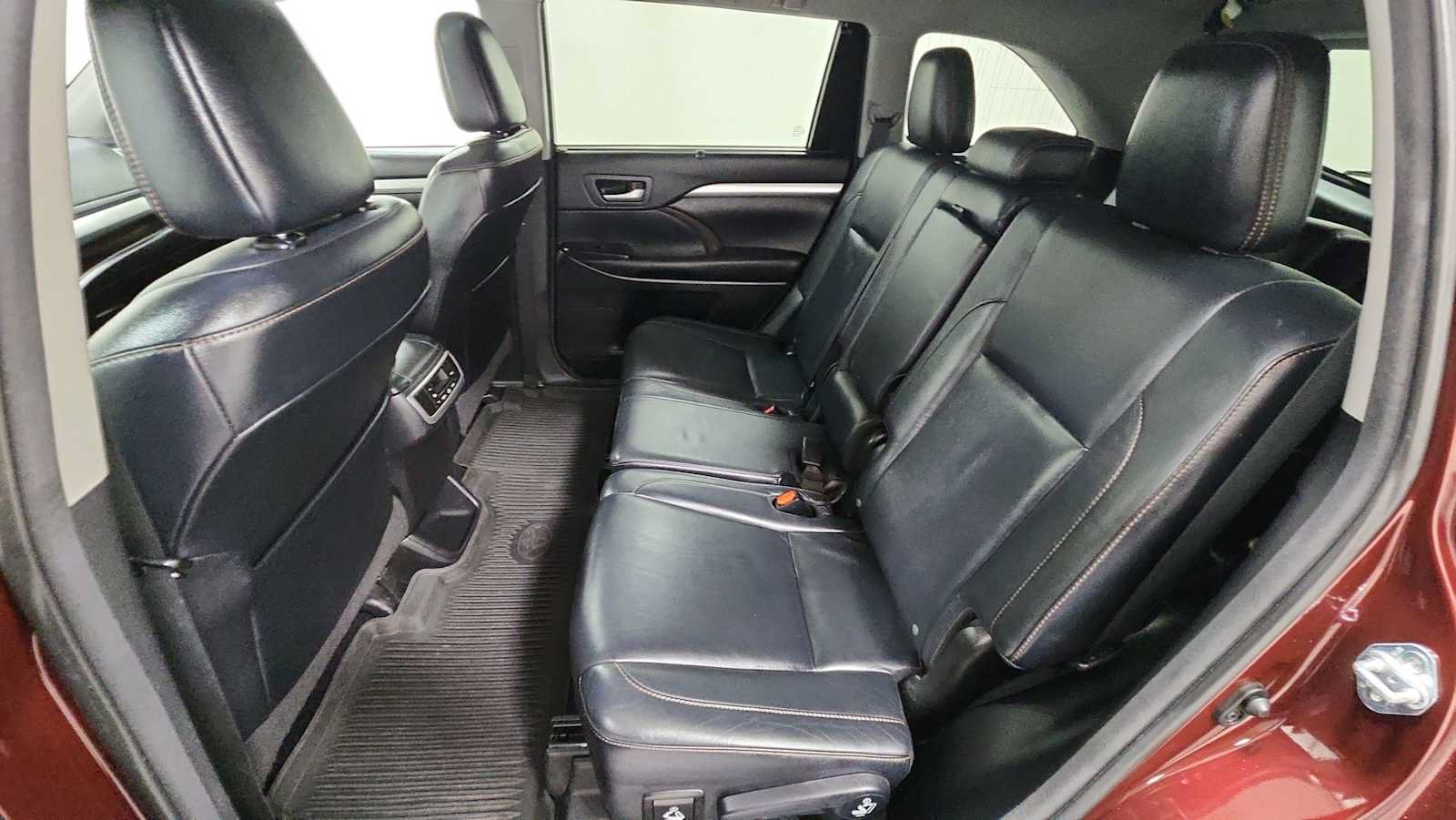 Used 2016 Toyota Highlander XLE AWD/4WD image 25