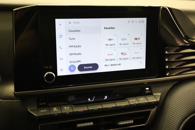 Used 2025 Toyota Camry SE image 22