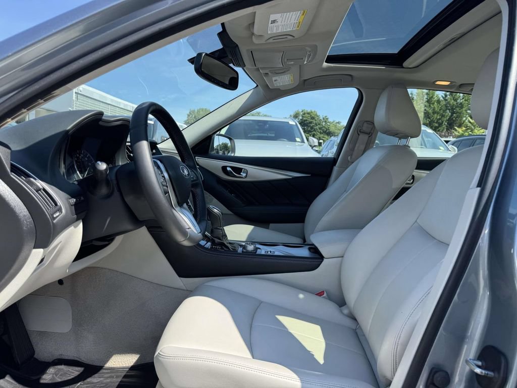 Used 2019 INFINITI Q50 Luxe w/ Essential Package (3.0T Luxe) AWD/4WD image 17