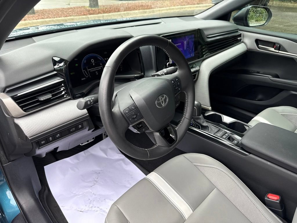 Used 2025 Toyota Camry Hybrid FWD image 9