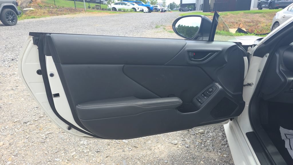 Used 2023 Toyota GR86 RWD image 11