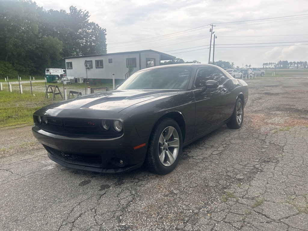 Used 2015 Dodge Challenger SXT RWD image 3
