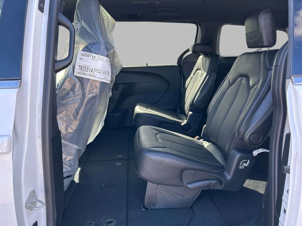 New 2026 Chrysler Voyager LX FWD image 5