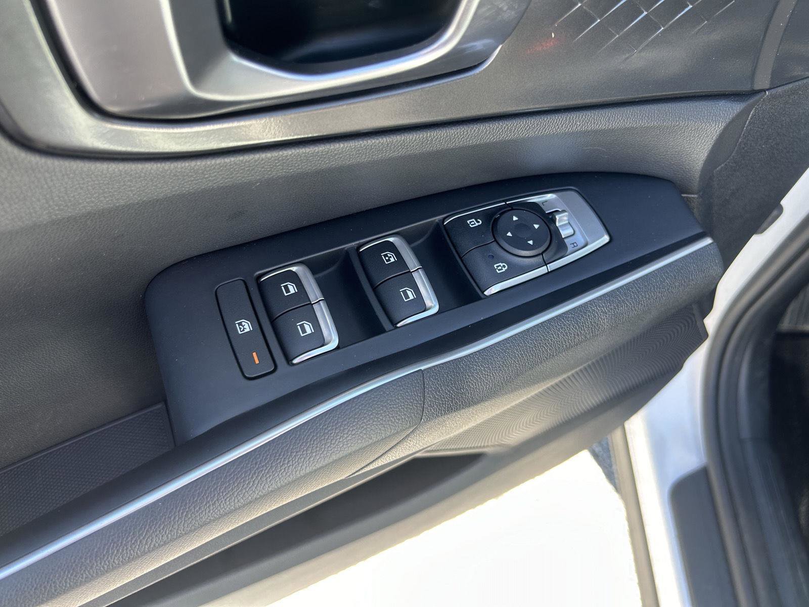 Used 2022 Kia Sorento LX image 10