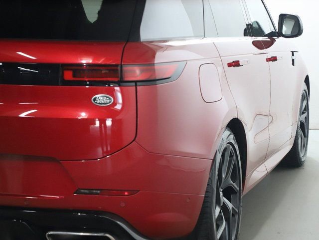 Used 2023 Land Rover Range Rover Sport SE Dynamic image 8