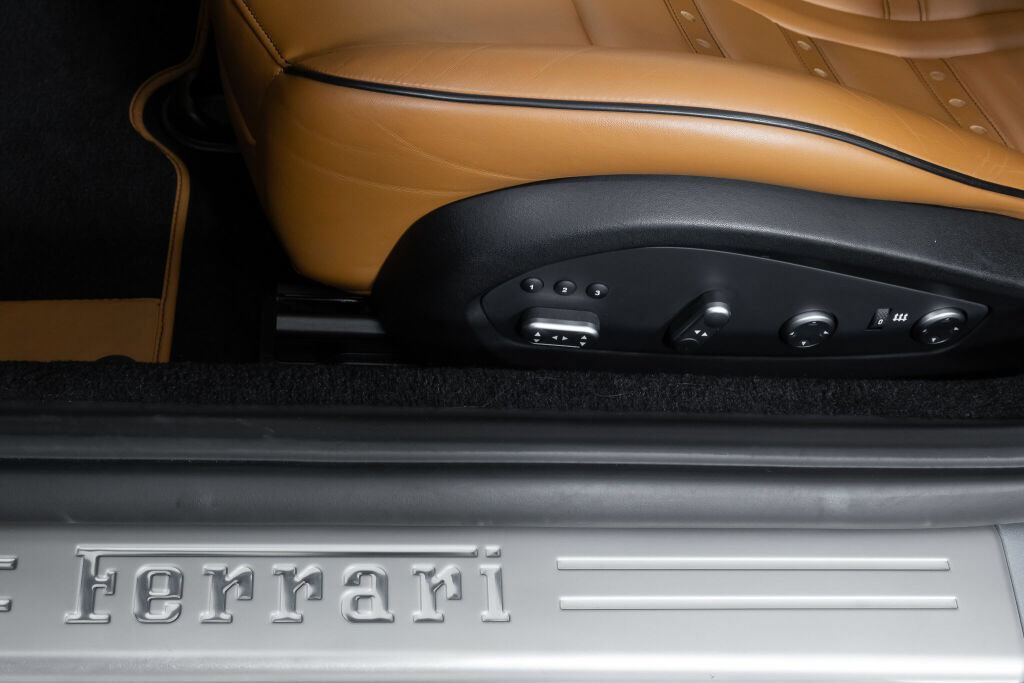 Used 2016 Ferrari California T RWD image 27