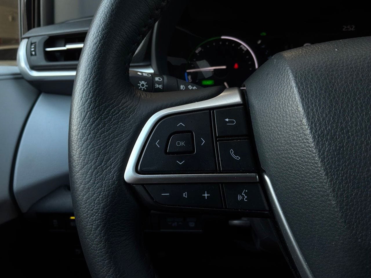 Used 2026 Toyota Sienna XLE FWD image 41