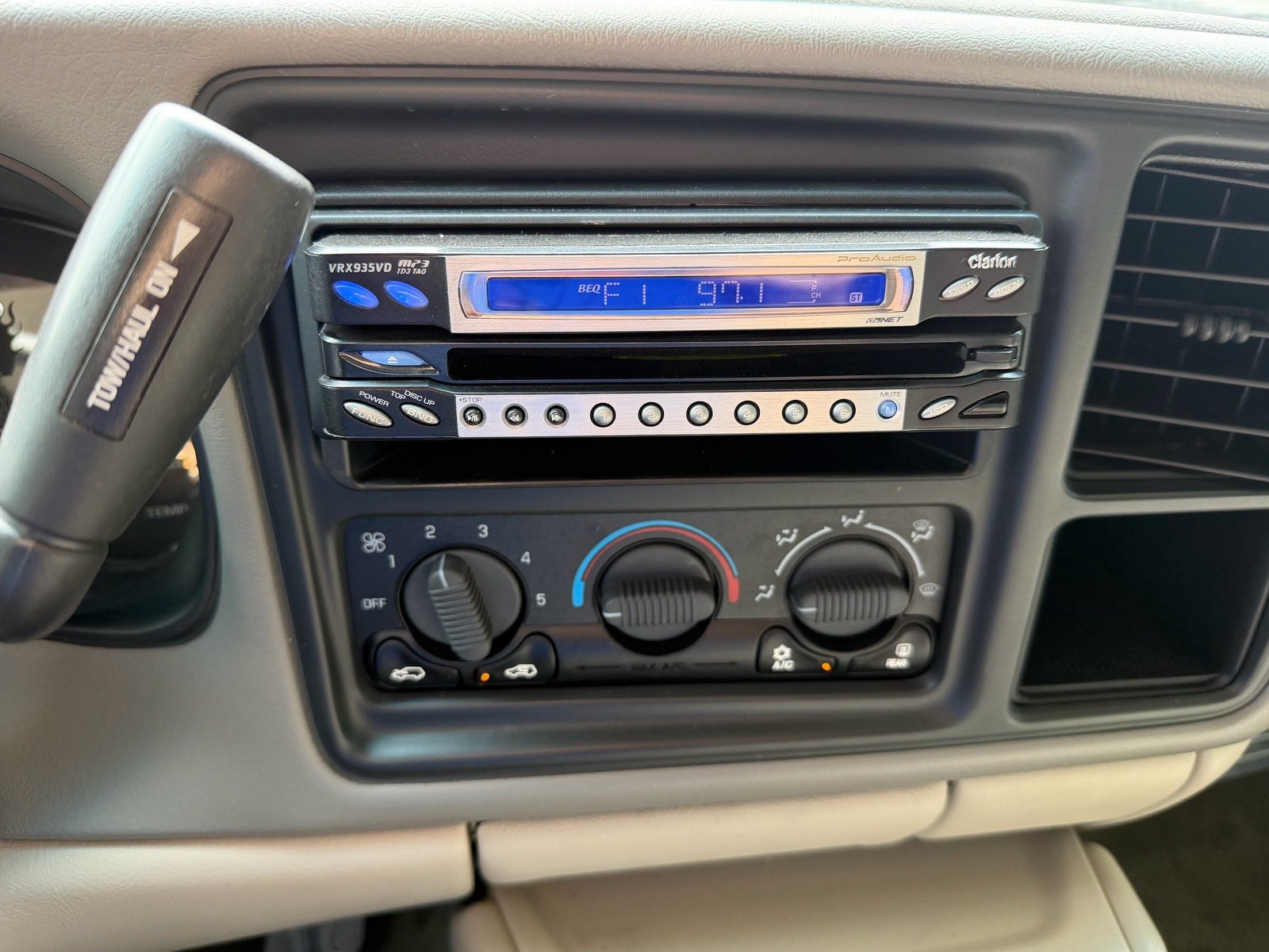 Used 2002 Chevrolet Suburban 2500 LS RWD image 10