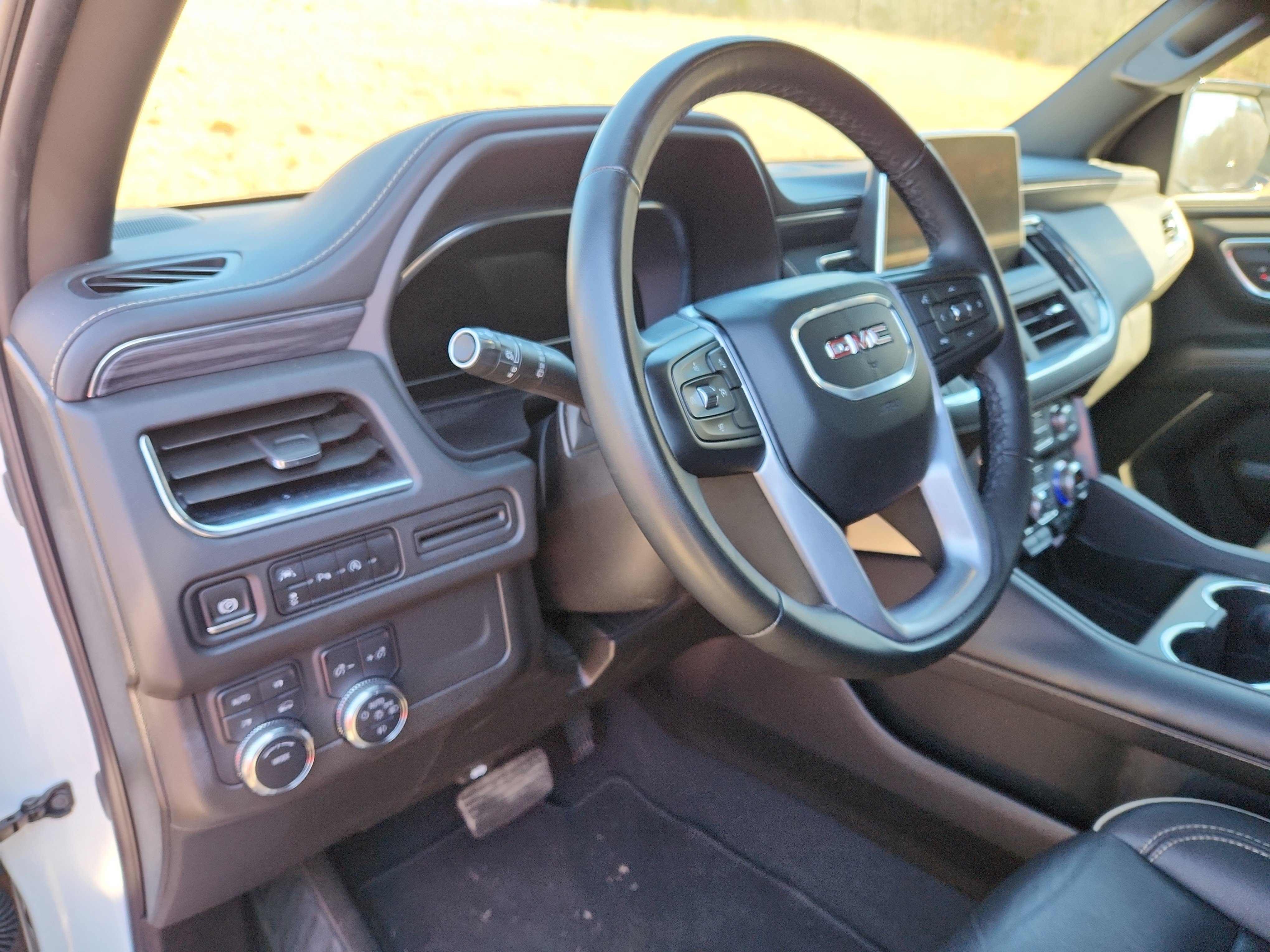 Used 2024 GMC Yukon SLT image 10