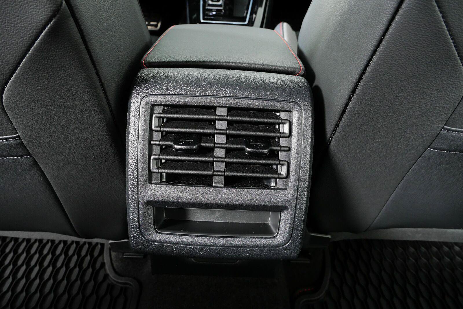 Used 2025 Volkswagen GTI SE FWD image 19