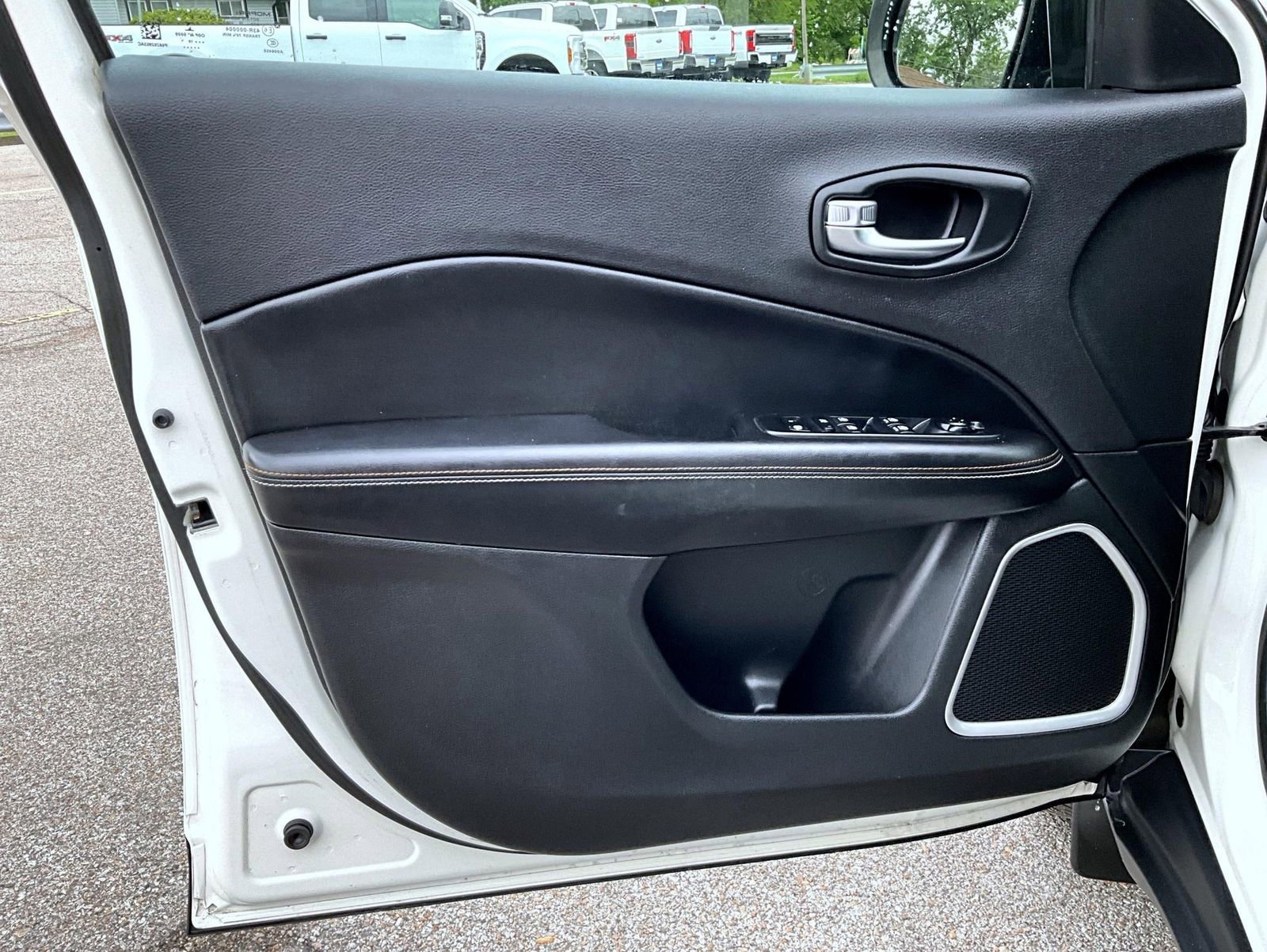 Used 2019 Jeep Compass Latitude AWD/4WD image 10