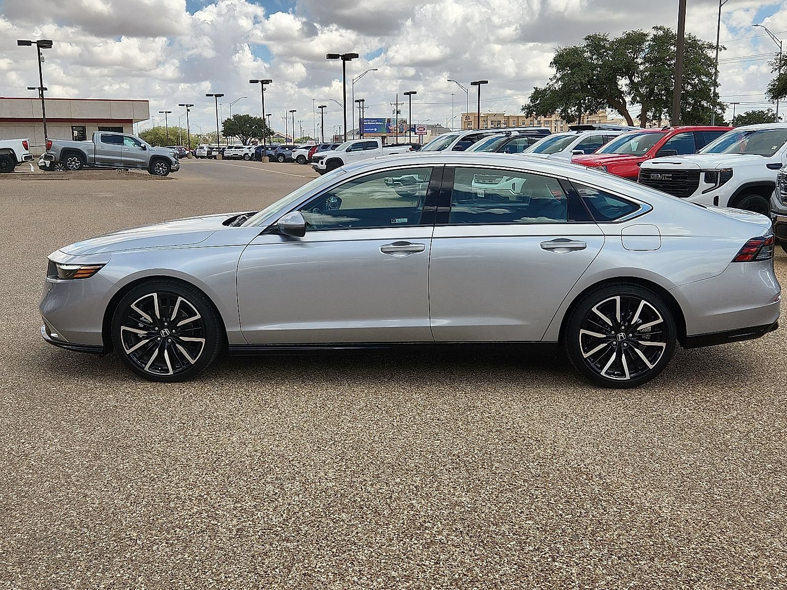 Used 2025 Honda Accord Touring image 2