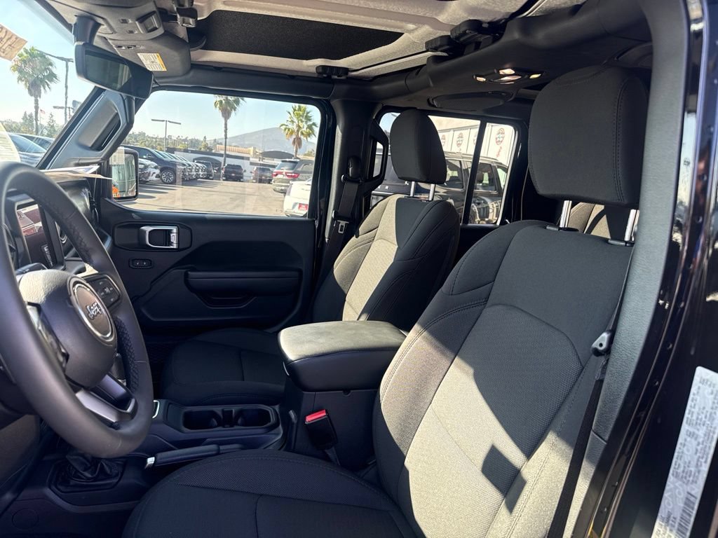 Certified 2023 Jeep Gladiator Sport AWD/4WD image 14