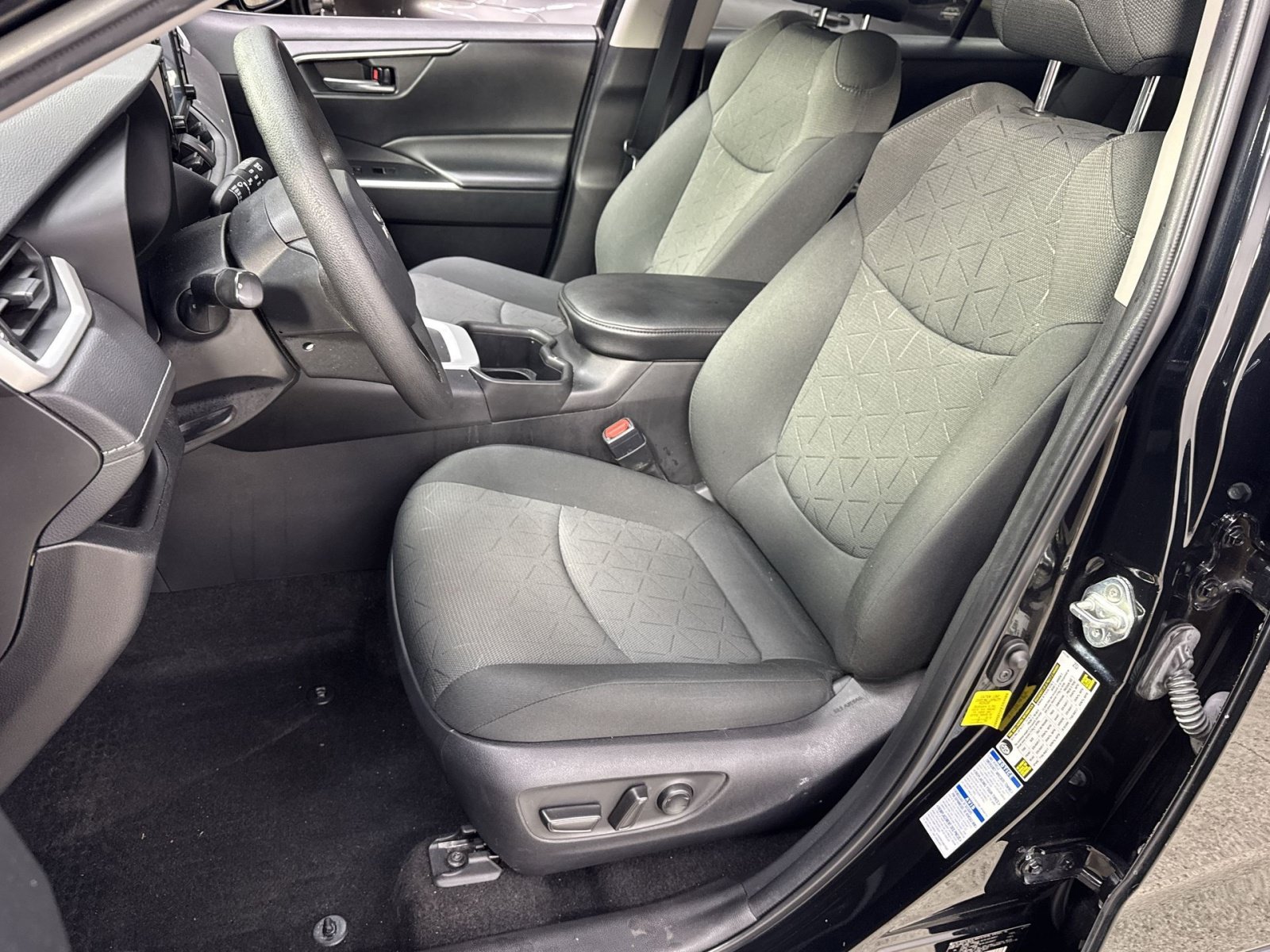 Used 2022 Toyota RAV4 XLE w/ Convenience Package AWD/4WD image 25