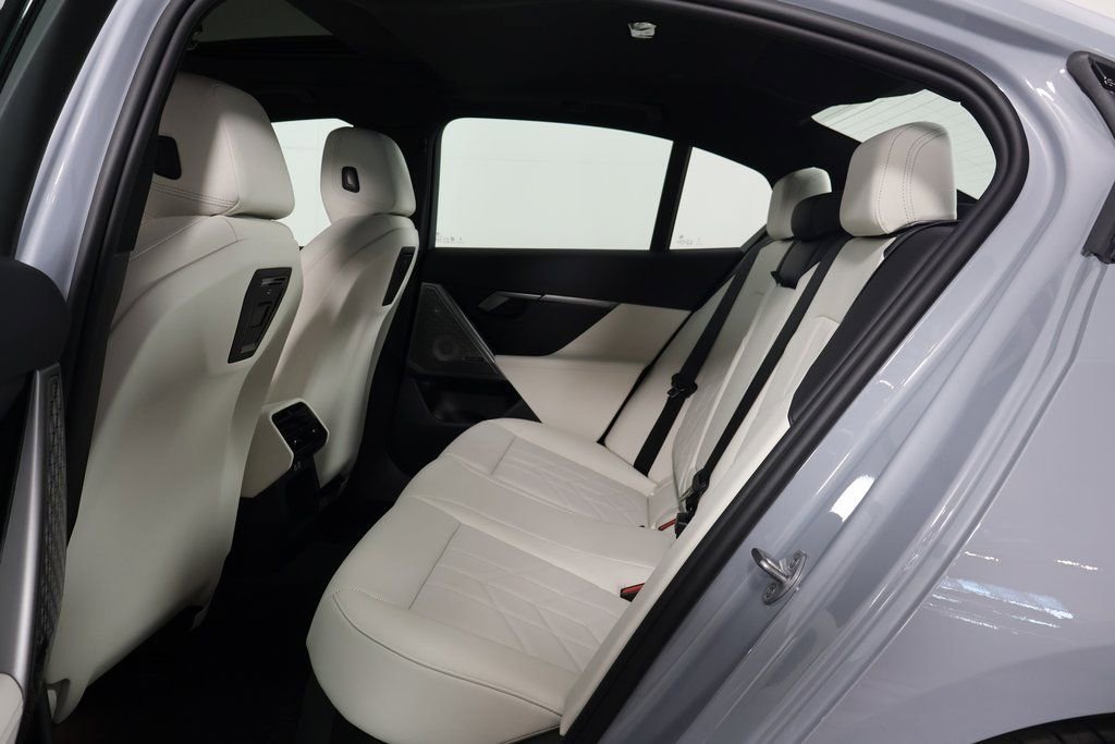 New 2026 BMW i5 eDrive40 w/ M Sport Package image 6
