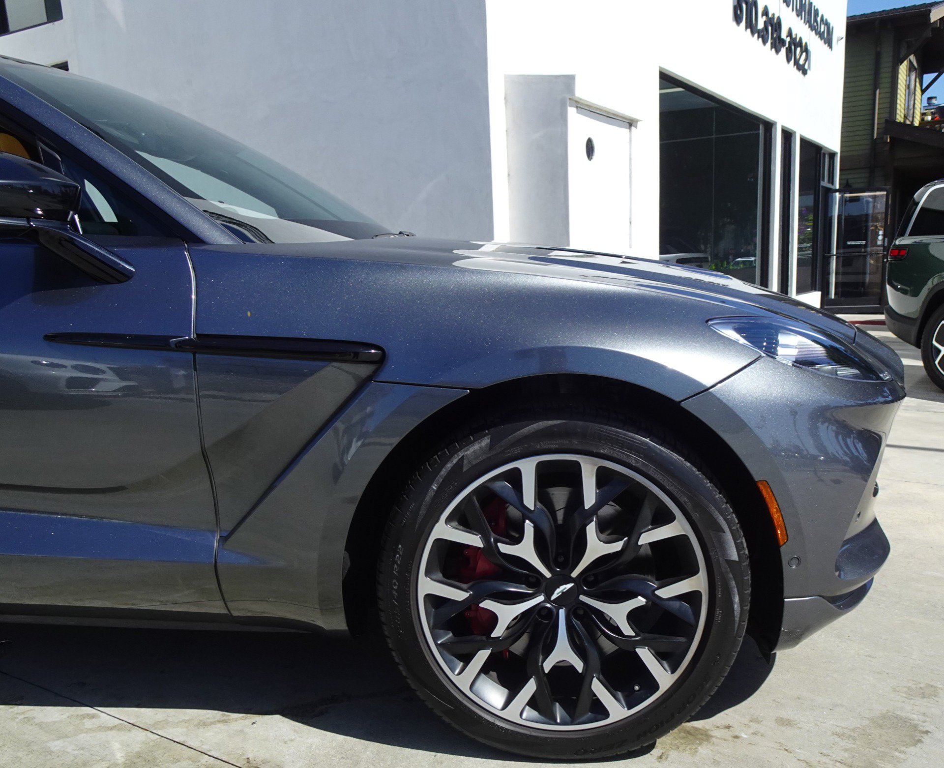 Used 2022 Aston Martin DBX AWD/4WD image 10