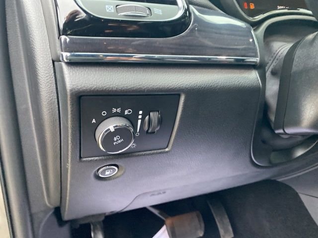 Used 2020 Jeep Grand Cherokee Overland image 23