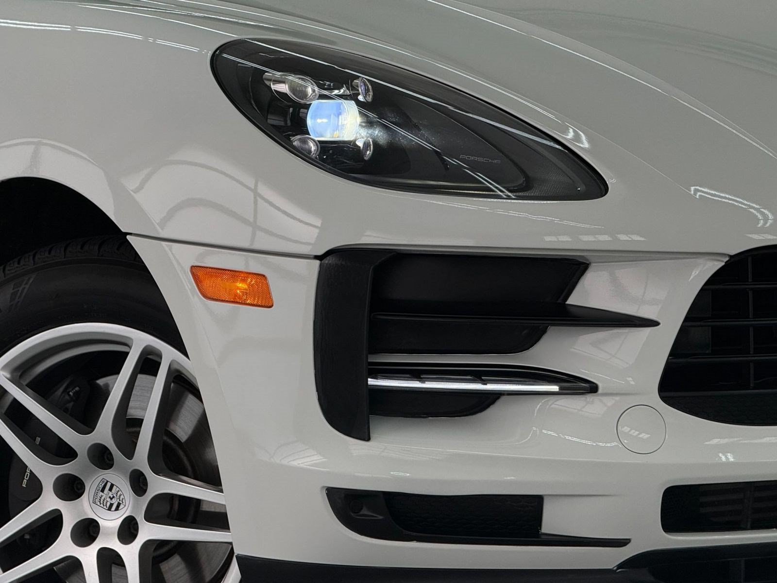 Used 2019 Porsche Macan AWD/4WD image 10